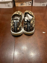 Load image into Gallery viewer, Leopard slip on&#39;s
